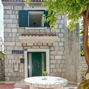  Lägenhet And Stone House